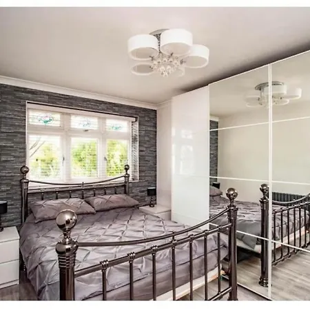 2 Bed - Walking Distance To Harry Potter Studio Watford  Exterior photo