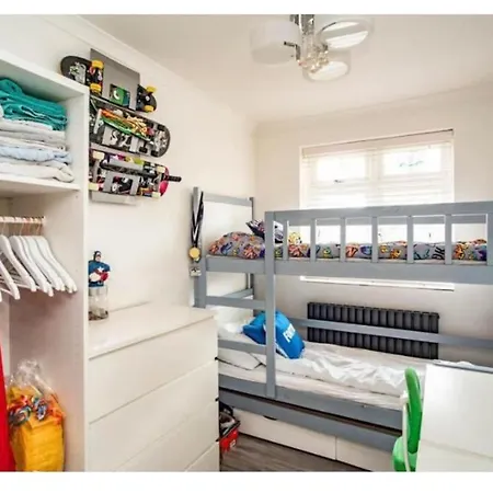 2 Bed - Walking Distance To Harry Potter Studio Watford  Exterior photo