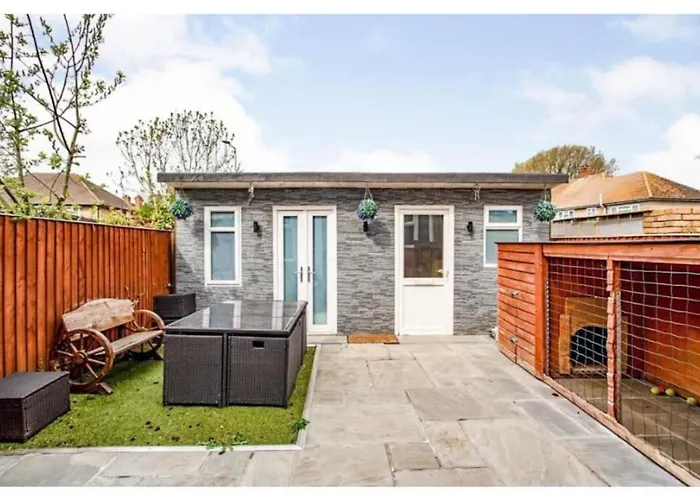 2 Bed - Walking Distance To Harry Potter Studio