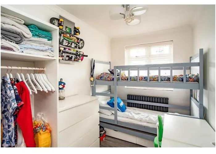 2 Bed - Walking Distance To Harry Potter Studio