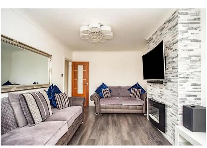 2 Bed - Walking Distance To Harry Potter Studio